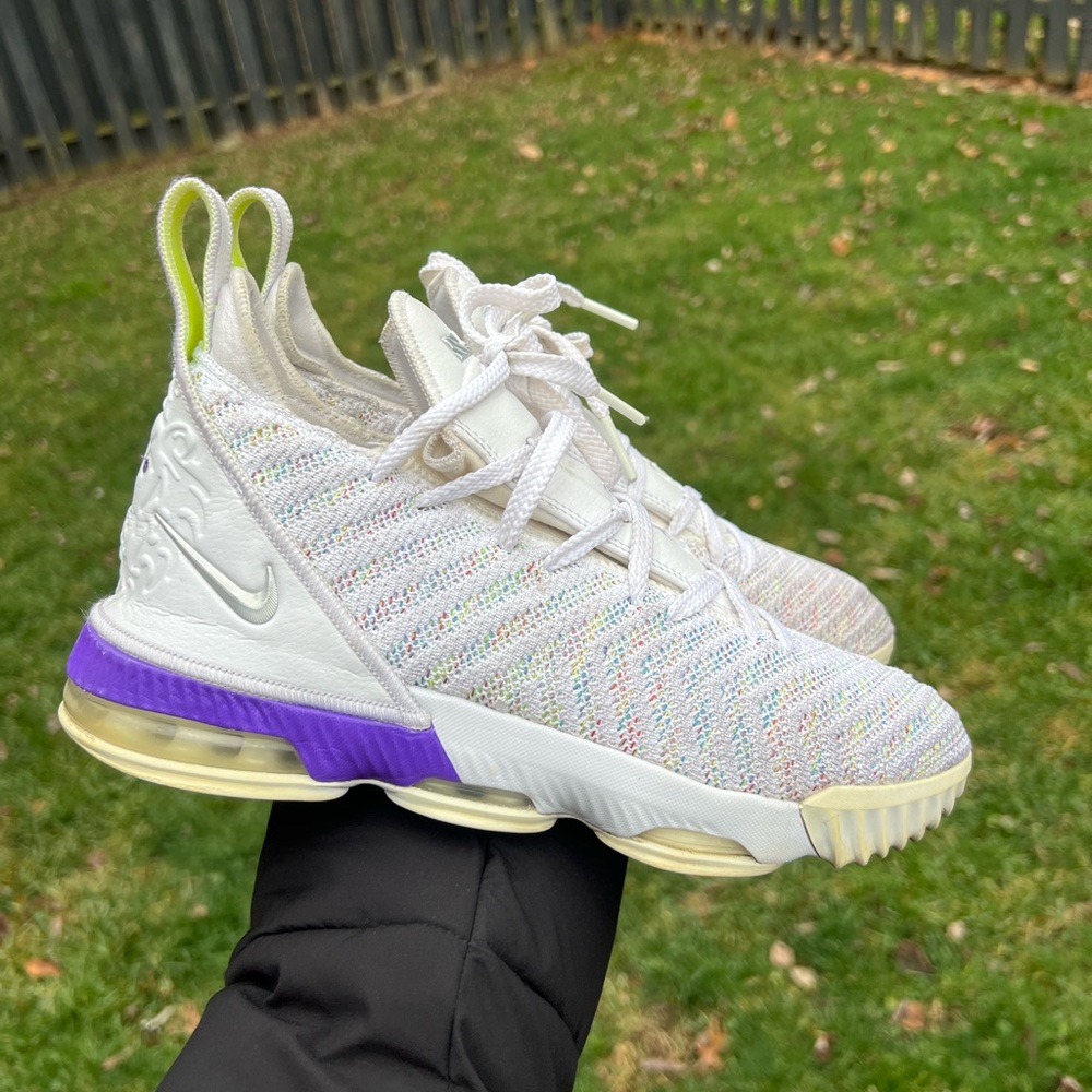 Nike LeBron 16 Buzz Lightyear White Purple Basketball Shoes Sneakers Size 5Y